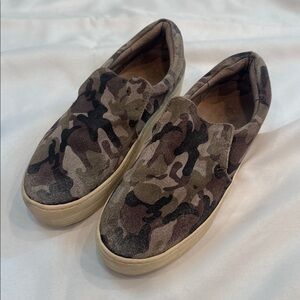 JSLIDES Camo Suede Slip On Loafers, Women’s Size 8, Chunky Sole
